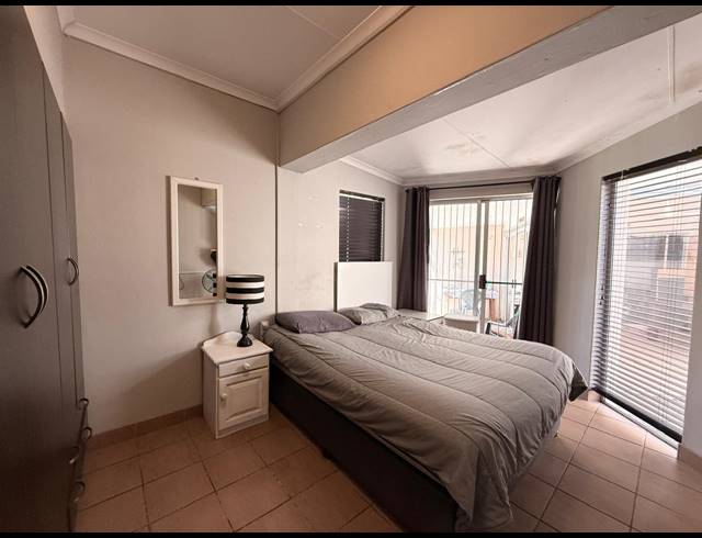 4 BEDROOM HOUSE FOR SALE IN SCHUINSHOOGTE